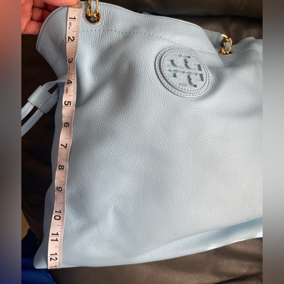 Tory Burch genuine leather tote bag w/braided gold hardware & adjustable chain - Picture 10 of 10